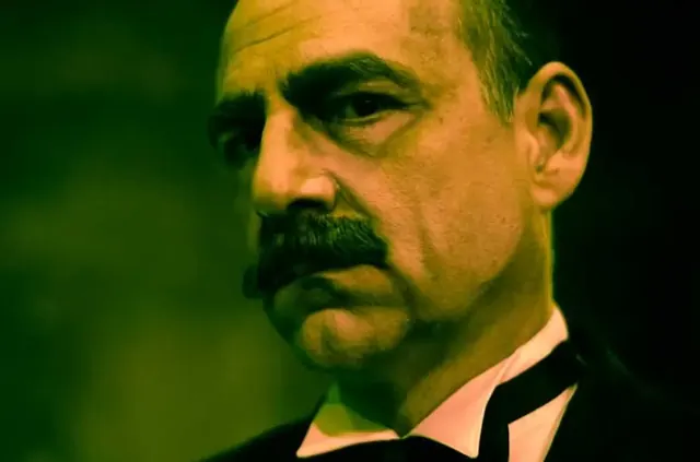 Actor dressed as a godfather in the HP experience