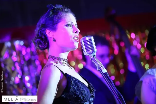 Singer at Meliá's Party like Gatsby